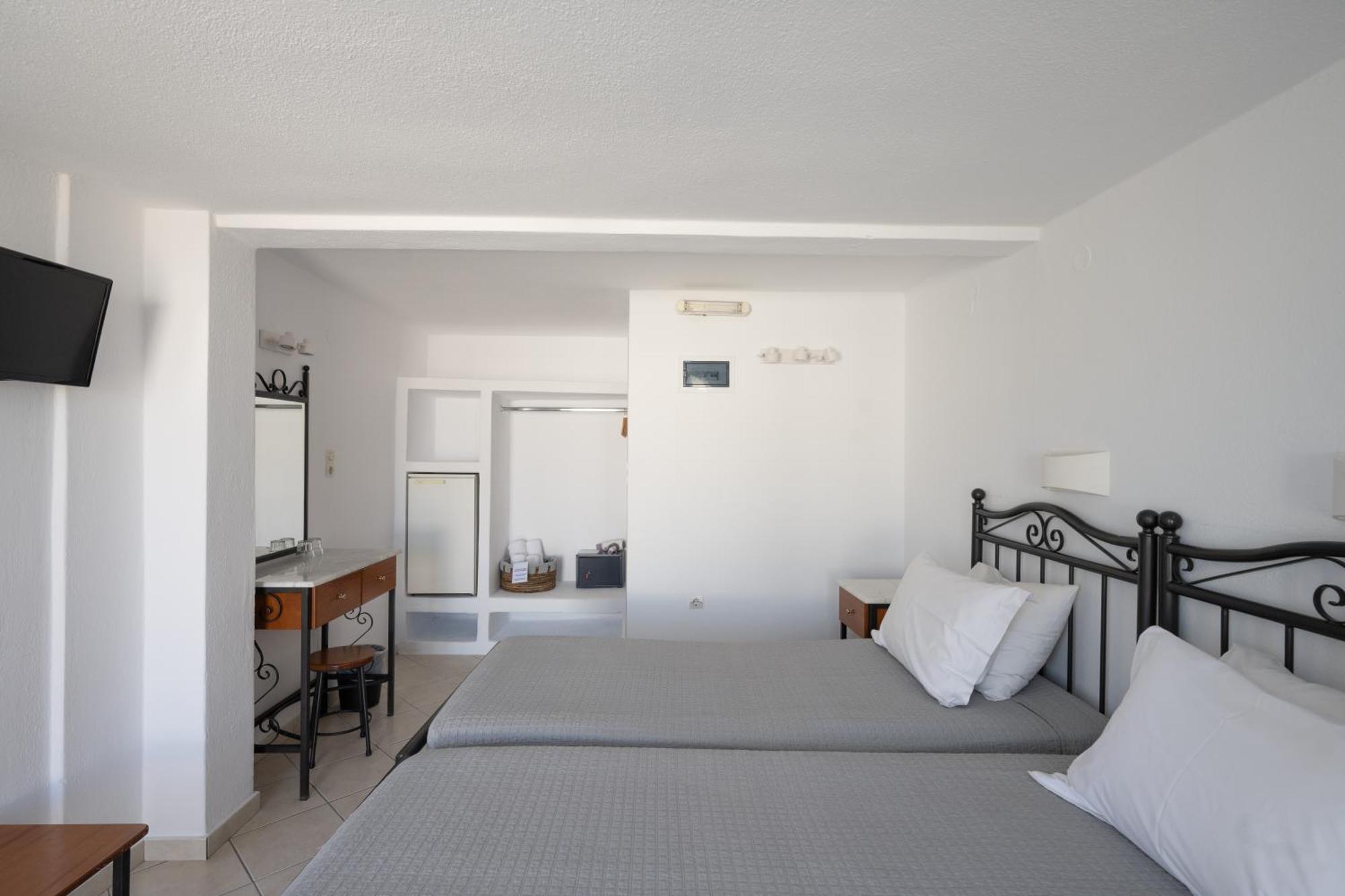 Anixi Hotel Ornos  Bagian luar foto